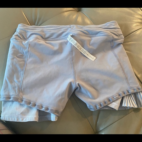 Lululemon Skirt . Lilac size 6. Used , good condition . No holes , no tears . - Picture 5 of 6